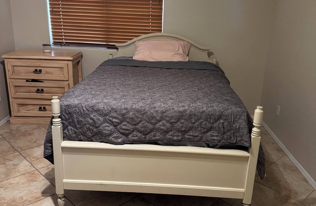 Spacious 5-bedroom house with AC, WiFi in brilliant Phoenix