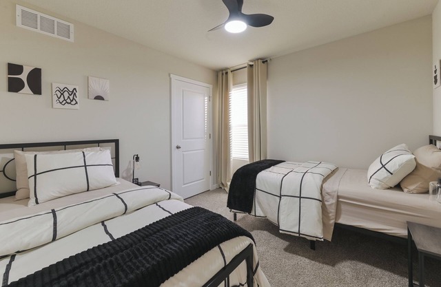 Spacious 5-bedroom house with AC and WiFi in fantastic NE Ankeny