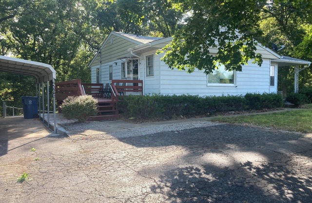 Spacious 5-bedroom house in gorgeous Glen Carbon with AC