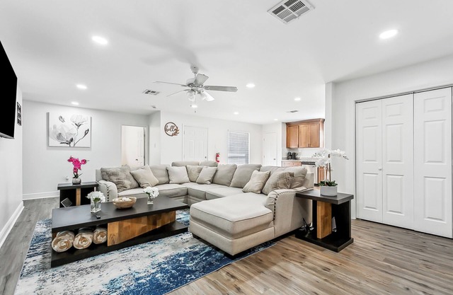 Spacious 5-bedroom 2-bathroom home