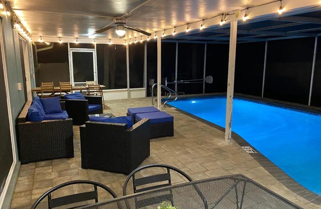 Spacious 5 bedrooms 3 bathrooms Family-Friendly Home With Heated salt Pool