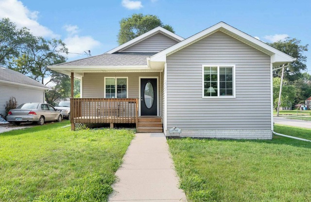 Spacious 5BR Haven with Deck & Garage for Ultimate