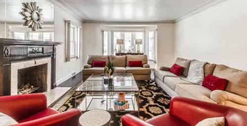Spacious 5BR - Sleeps 10 - University District home