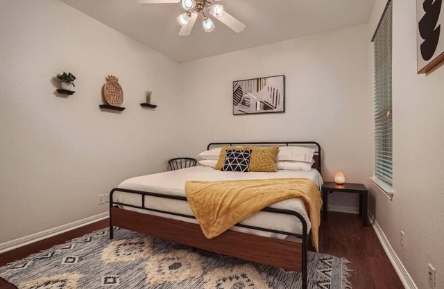 Spacious 6-bedroom Duplex w/Pool Mins FC Stadium/Domain
