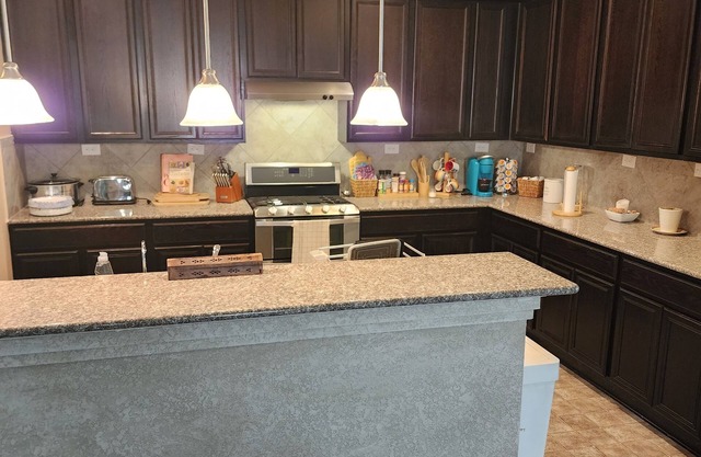 Spacious 6-bedroom house in charming Converse with WiFi, AC