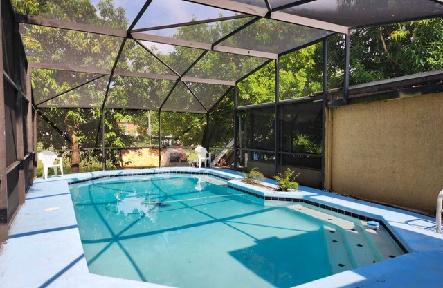 Spacious 6-bedroom house in charming Orlando with AC, WiFi