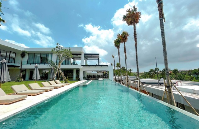 Spacious, 6 Bedroom Villa near Canggu Area