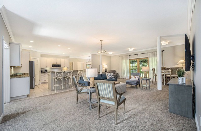 Spacious 6 BR Harbor Springs home- walk to town, short drive to beaches/slopes!