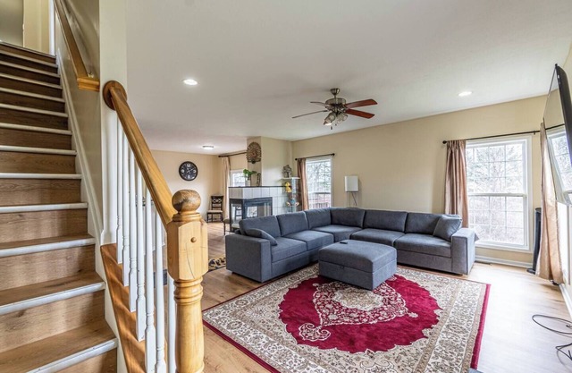 Spacious 6BR Home - Near CLE/Solon