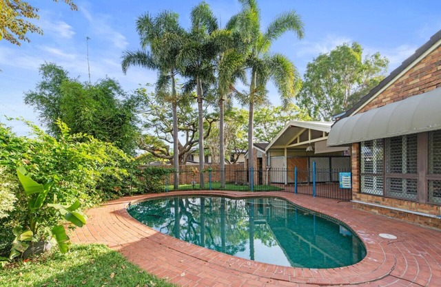 Spacious Affordable 7B3B 2Living/Pool/Yard/Mall