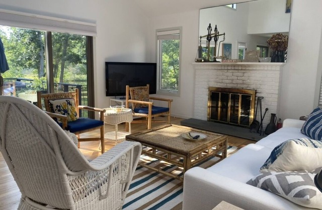 Spacious, airy, quiet, newly renovated home on private wooded lot with pond