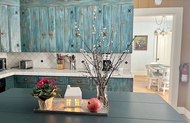 Spacious and bright, 1st floor apartment in Historical Yarmouth Village
