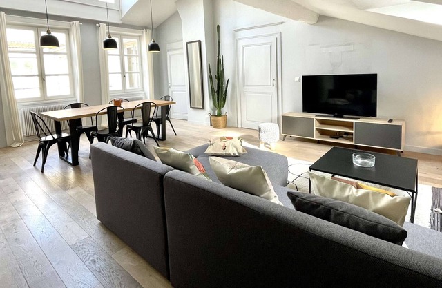 Spacious and bright nest in the heart of Lyon