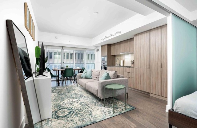 Spacious and Central 1BR in Heart of Downtown