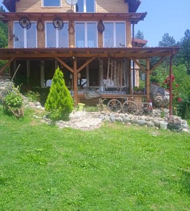 Spacious and Charming House in Vozuća with Large Garden