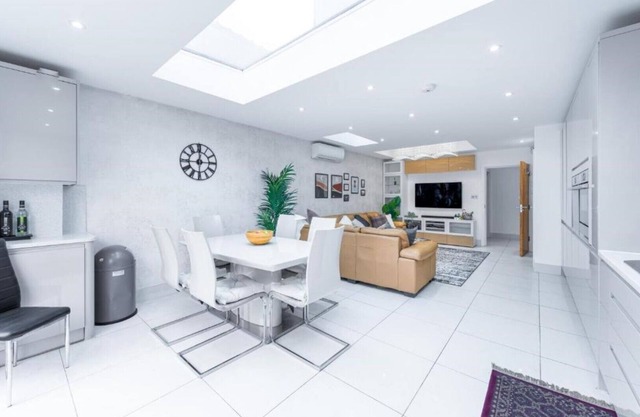 Spacious and comfortable 6BDR house