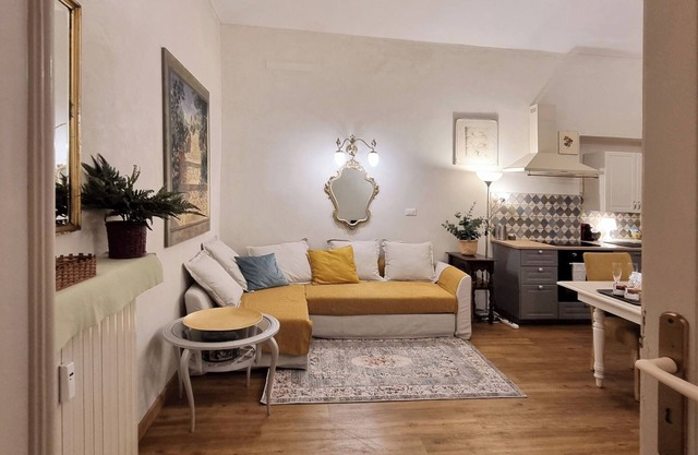 Spacious and cozy apartment in Borgo Po, convenient to the city center
