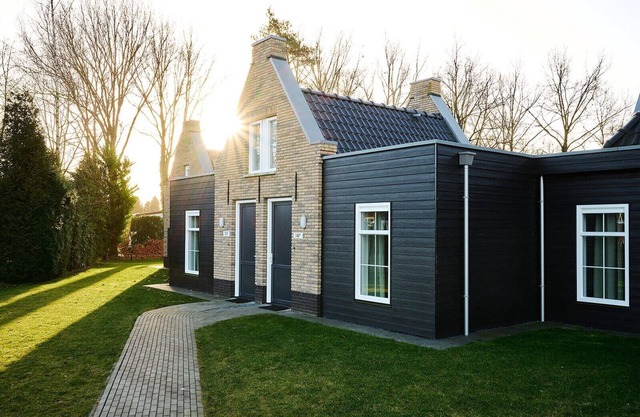 Spacious and fully furnished holiday villa for 12 people.
