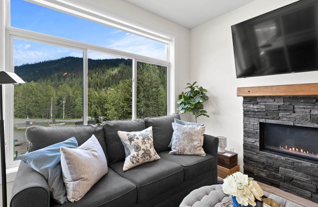 Spacious and gracious mountain "home away from home"