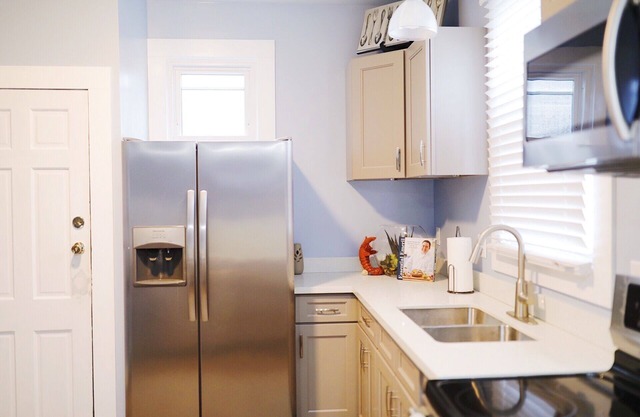 Spacious and new home, 2 Br/8 guests!