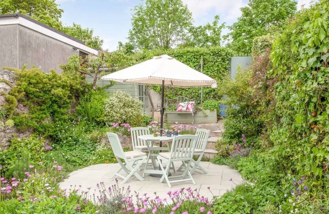 Spacious and peaceful, beach and amenities within short walk