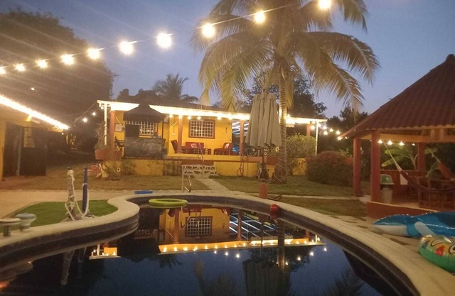 Spacious and relaxing beach house in Paradise to share with family or friends