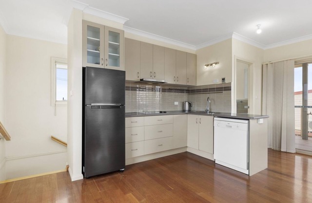 Spacious and welcoming 5 bedroom 2 bathroom pet-friendly home with garden