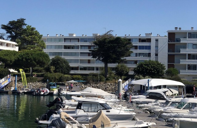 Spacious apartment on the port of La Baule near the market and beach