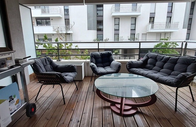 Spacious apartment near the sea