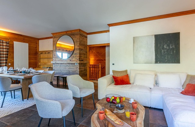 Spacious Apartment with Sauna, Fireplace, WiFi, and Garage in Val-d'Isère