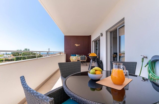 Spacious Apartment with Sea View | Swimming Pool!