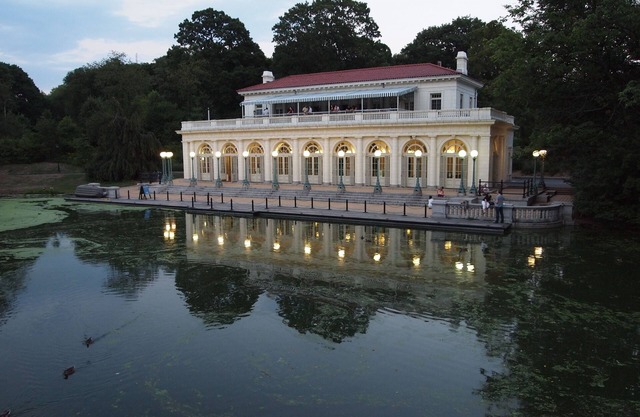 Spacious Apt in a real Brooklyn neighborhood, quick subway ride from Manhattan