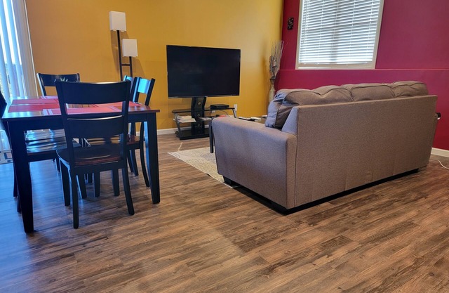 Spacious Basement Apartment near Epic and Madison