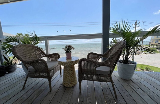 Spacious beach house - bay front and lake view