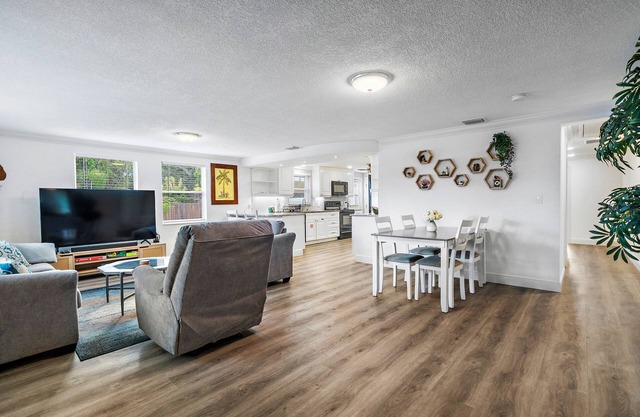 Spacious Beach Retreat Near Clearwater & Indian Rocks