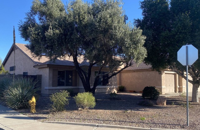 Spacious Beautiful Garden Hideaway w/Patio & Grill