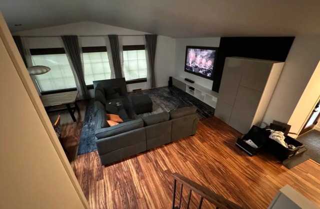 Spacious bedroom for you to stay in. Has a lock with common spaces JUST A ROOM