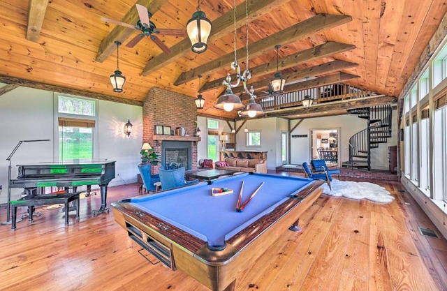 Spacious Berkshires Retreat about 3 Mi to Skiing!