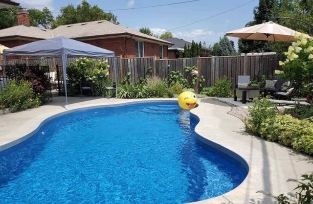 Spacious bright 2BD with Pool, 2 free parking-Ideal for longe stays
