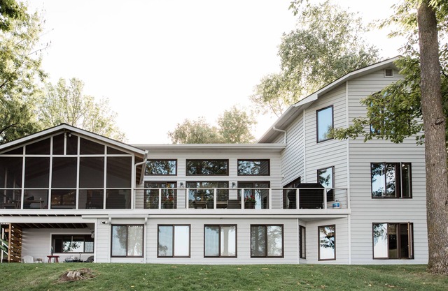 Spacious, bright & modern Gull Lake home - gentle elevation and sunsets