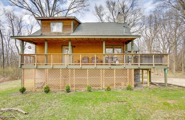 Spacious Buckeye Lake Home w/Hot Tub & Fire Pit!