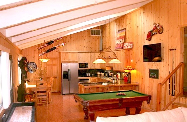 Spacious cabin Close to beaches and many outdoor restaurants!