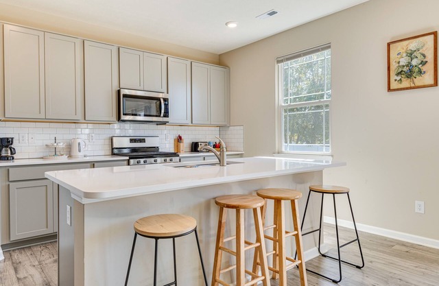 Spacious Camby Home w/Community Pool + Park!