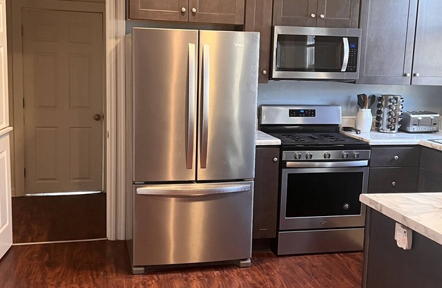 Spacious, Centrally Located 4 Bedroom Home w/WiFi