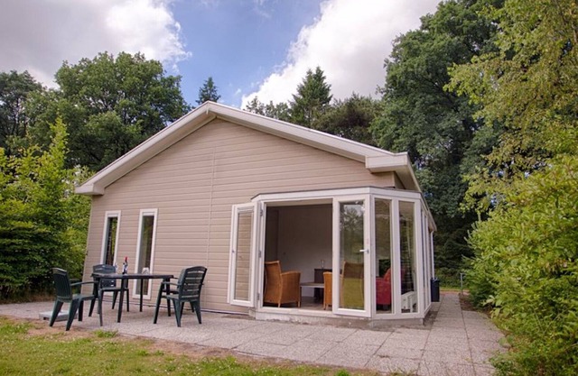 Spacious chalet with two bathrooms, in nature
