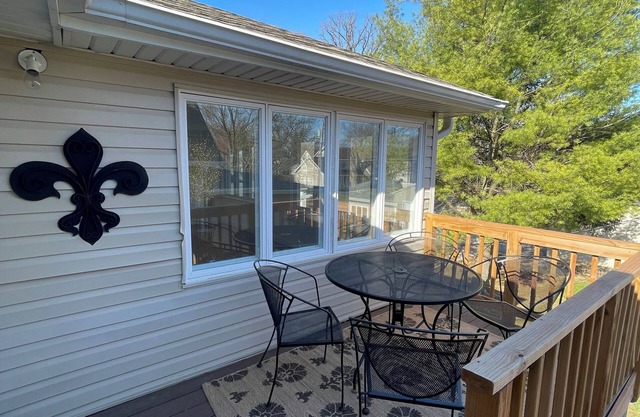 Spacious & Chic St. Charles/Geneva 3BR Apt -ideal for families & girls' getaways