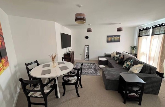 Spacious Comfortable Central Derby 2-Bed Apartment