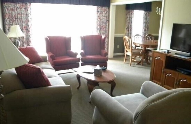 Spacious condo in a Williamsburg Resort, Please email first with question