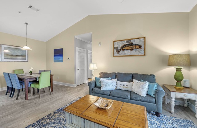 Spacious Condo minutes from the Beach and Foley Outlets