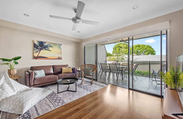 Spacious + Convenient! 3Bed/2.5Bath/1Car~Townhouse